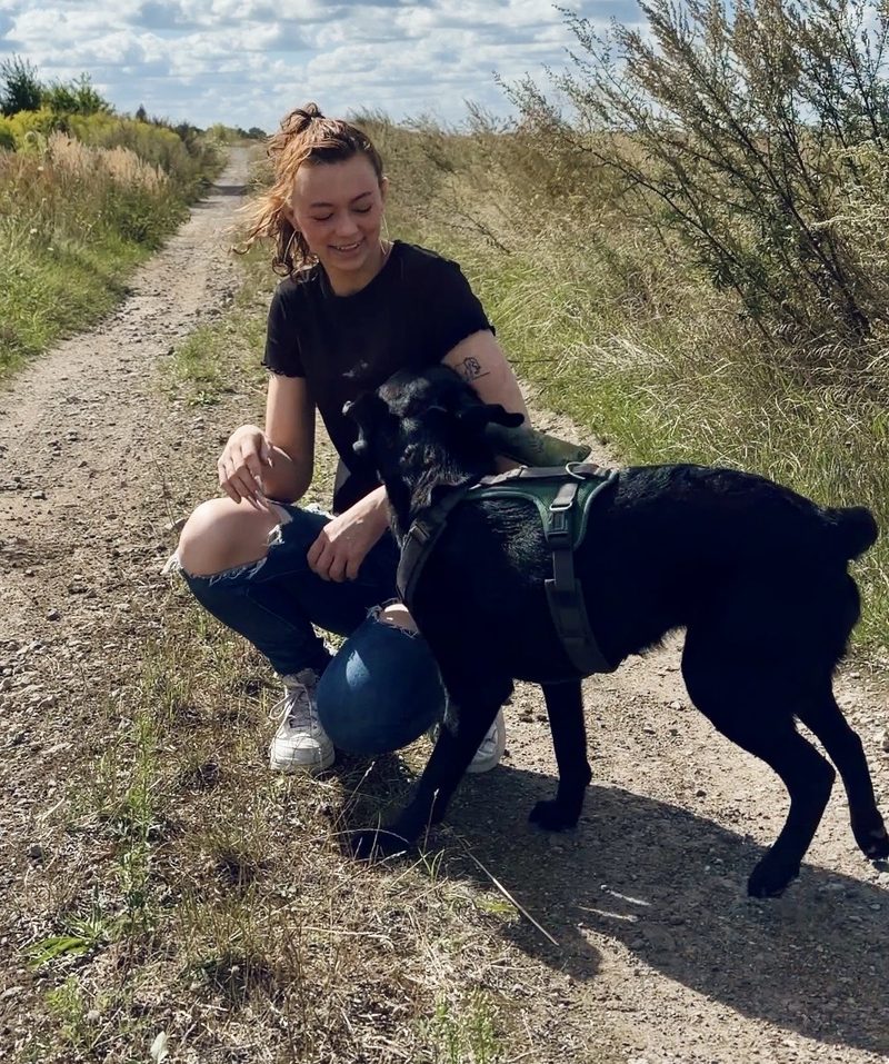Cheyenne mit ihrem Hund Blue
